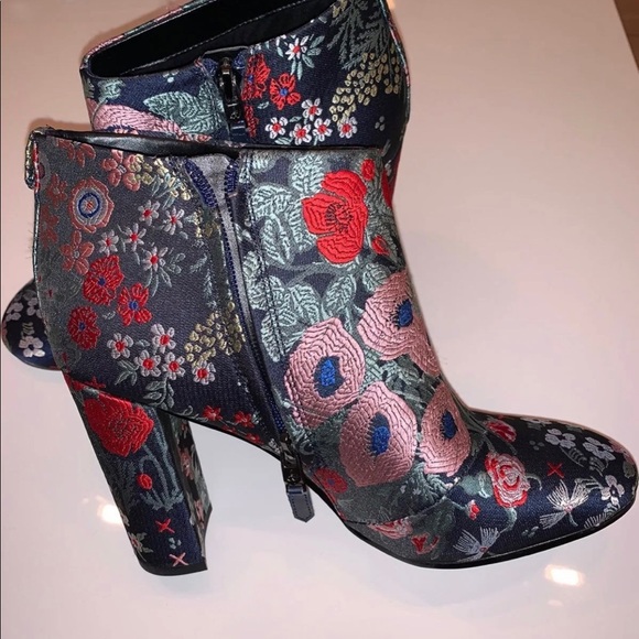 Sam Edelman Booties - Picture 2 of 8